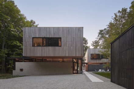 Meadow Lane Retreat, Lakeside, Michigan. Architect: Wheeler Kearns Architects; Stone Supplier: Lurvey; Stone Quarry: Kamen-Pazin; Stone Installer: Bokon Masonry; Stone used: Giallo d’Istria limestone.