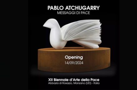 Marmor-Friedenstaube des uruguayischen Bildhauers Pablo Atchugarry.