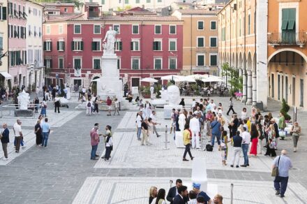 White Carrara 2025.
