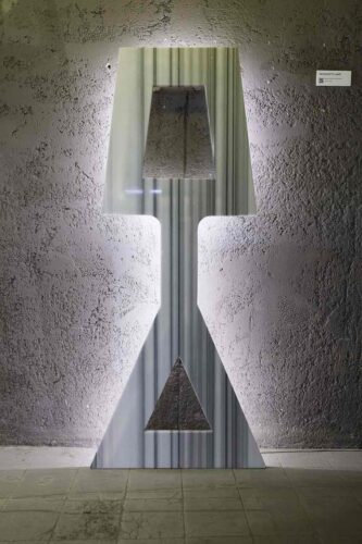 White Carrara 2025: “Mezzanotte Lamp,” Emanuele Vatteroni. Photo: Enrico Amic