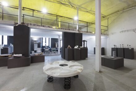 White Carrara 2025: (in the foreground) “Marmolla,” Benvenuto Saba. Photo: Enrico Amici