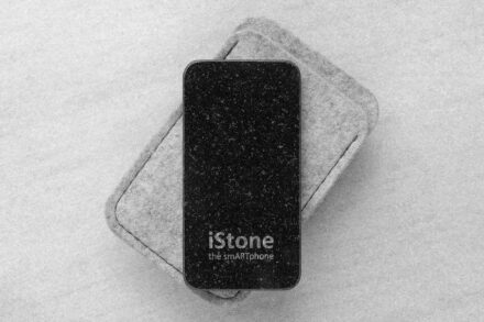 The Swiss artist Horst Bohnet created the “iStone – the smARTphone“ from granite: absolutely tap-proof and ideal for saving time.