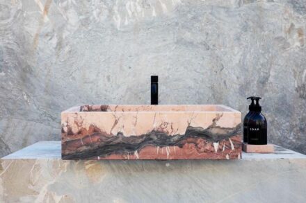 Breccia Medicea dell’Acquasanta®: Sink from the Acquasanta collection. Photo: Nicola Gnesi