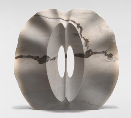 Raffaello Galiotto: “Virgo”, 2025, marble Palissandro Reale, 83,5 x 80 x 14,5 cm.
