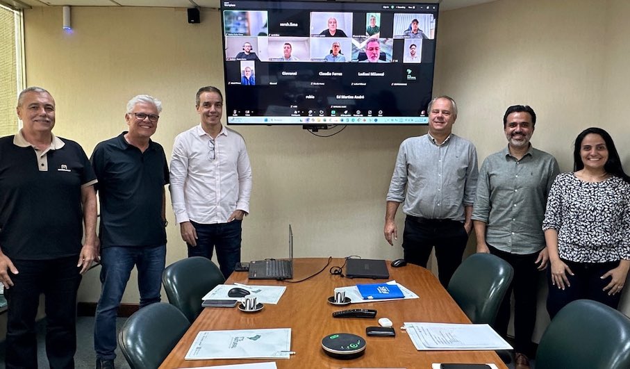 Centrorochas, advisory board meeting on September 16, 2025. Vice President Fábio Cruz (5th from left), President Tales Machado (3rd from left). Photo: Centrorochas