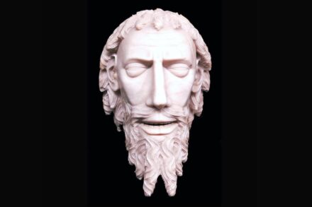 Alabaster war im späten Mittelalter in Europa ein wichtiges Material für die Bildhauer und lief sogar dem weißen Marmor den Rang ab