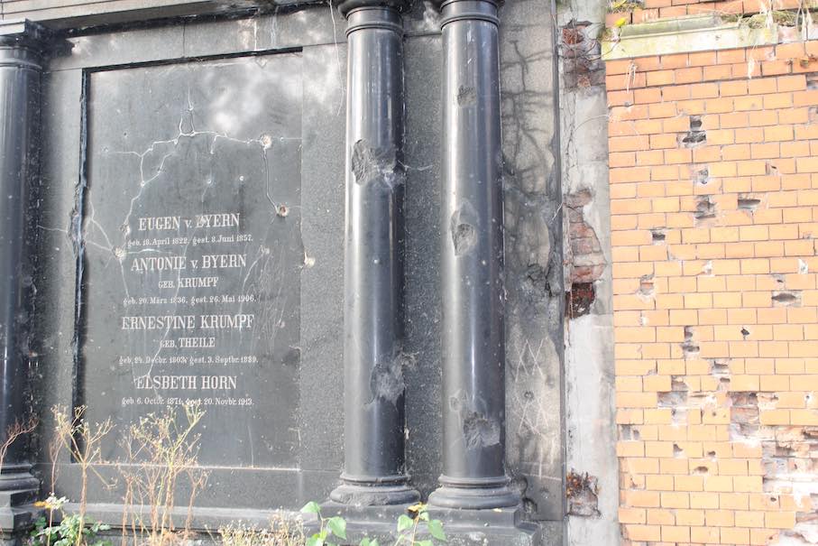 The photograph of a Berlin cemetery shows the devastating impact of weapons of war. Photo: Peter Becker