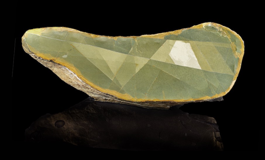 “Naissance du pentagone“ (Birth of the Pentagon), Verde d'Arno limestone Arno Valley (Tuscany, Italy). Paris, Muséum national d‘Histoire naturelle, mineral and gem collection. Photo: François Farges