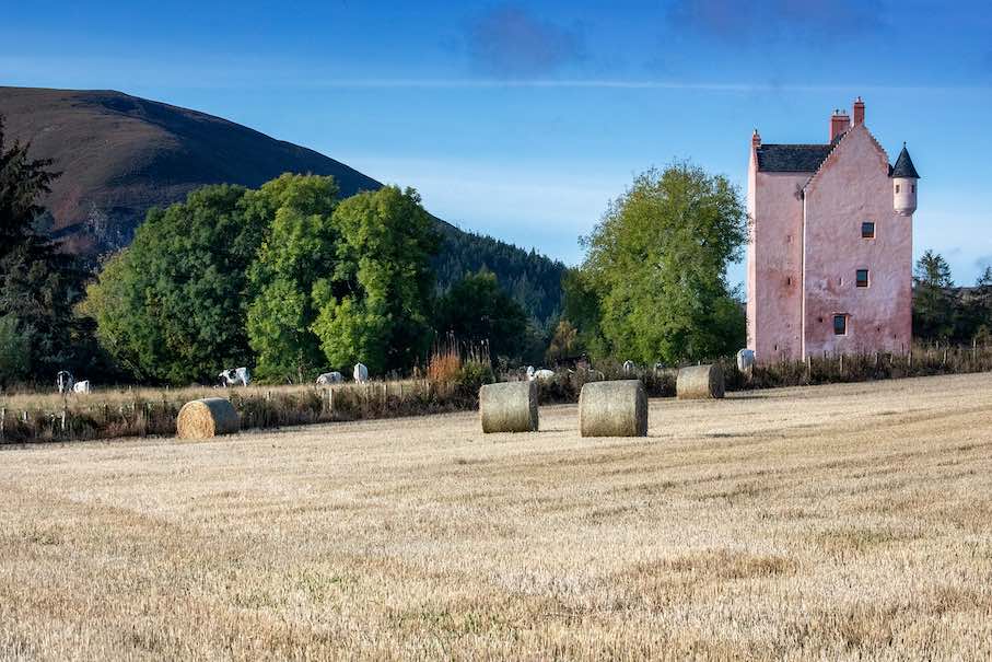 Der Fairburn Tower in Schottland.