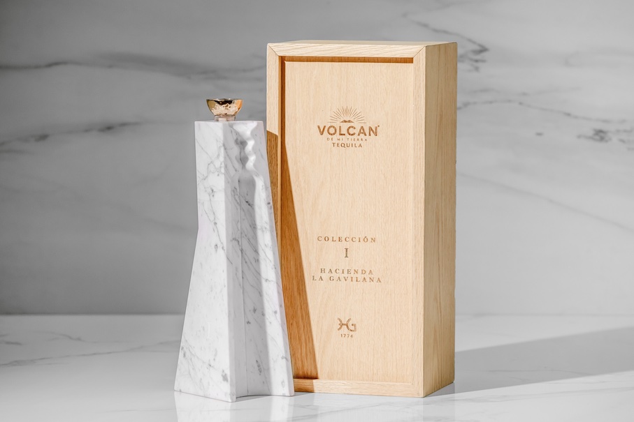 Tequila „Volcan de mi Terra“ mit Marmor-Flaschenhalter.