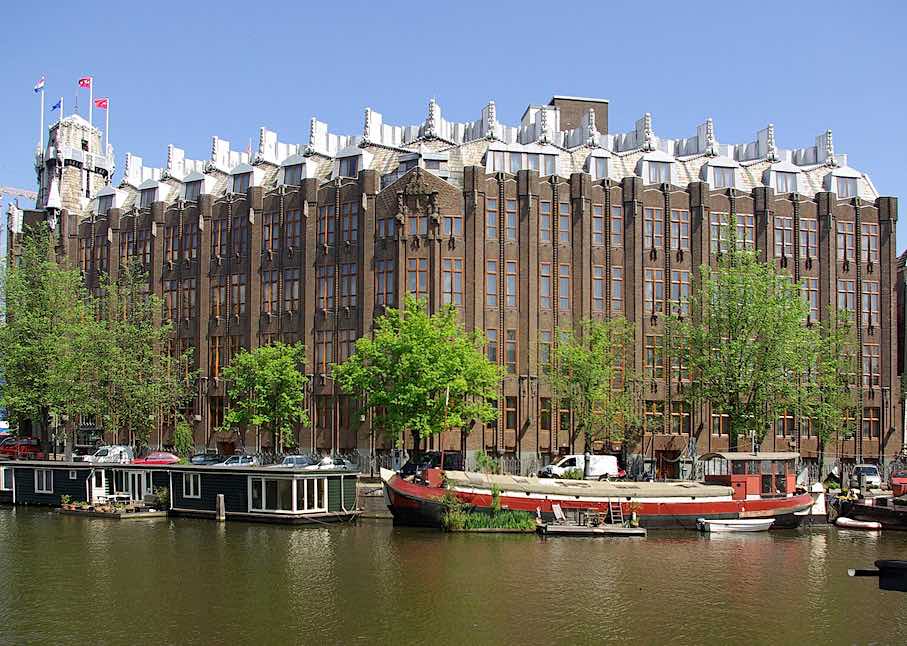 Backstein-Expressionismus Scheepvaarthuis, Amsterdam. Foto: Janericloebe / Wikimedia Commons