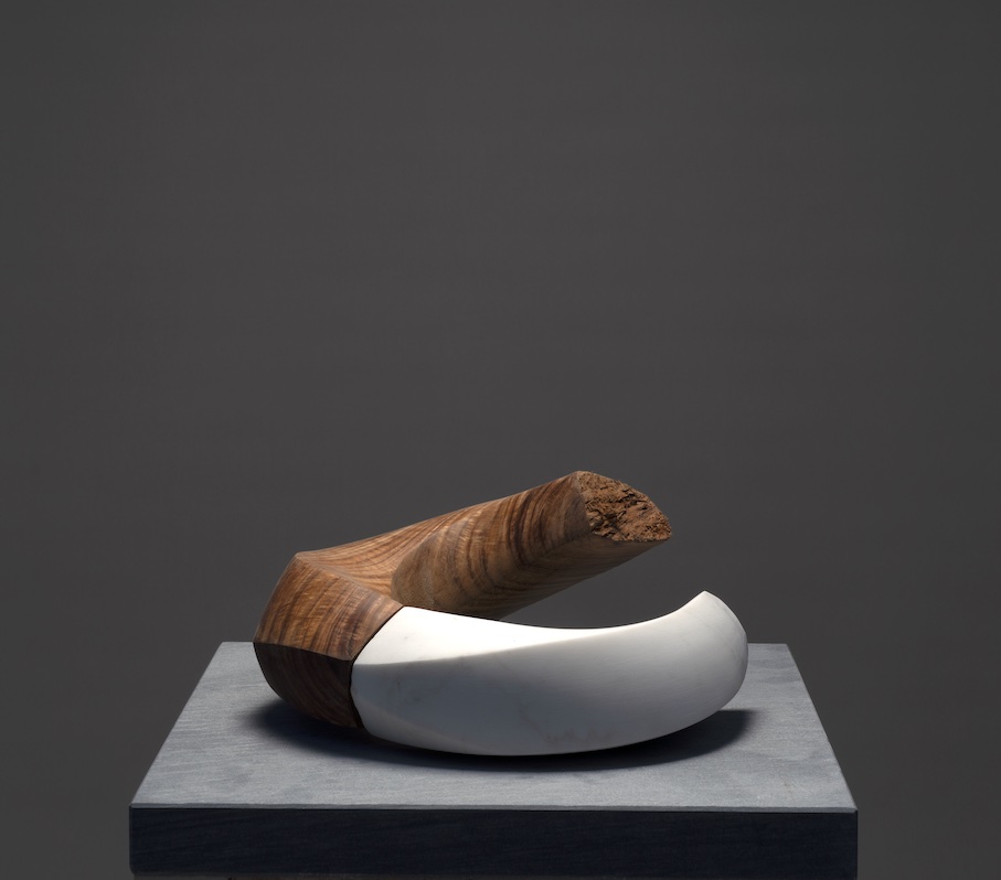 Aurélien BOUSSIN, Margaret CHU: “Full Moon Flow” (37 x 32 x 19cm).