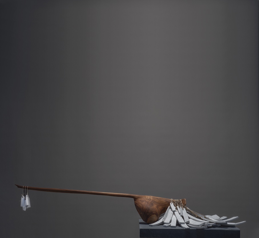 Jacob CARTWRIGHT, Yuen Leung HO: “Messenger“ (178 x 55 x 22cm).