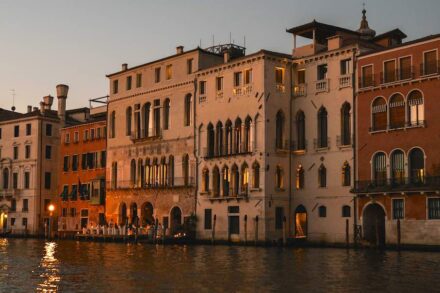 In The Venice Venice Hotel, every (stone) detail breathes the spirit of the Serenissima