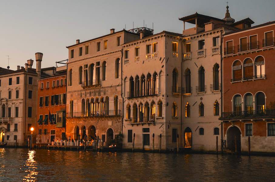 Im The Venice Venice Hotel atmet jedes (Stein-)Detail den Geist der Serenissima