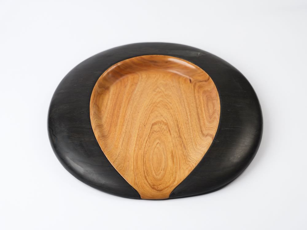 “Broot“ product design: Studio Anansi combined the polished schist with acacia wood.