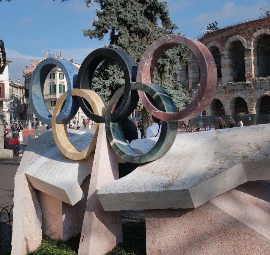 Installation des Künstlers Federico Ferrarini auf der Piazza Bra in Verona. Foto: Ennevi