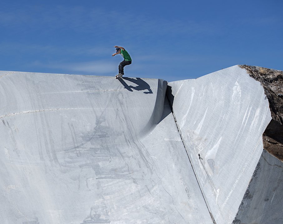 Angelo Caro führt einen „Gap tailslide“ vor.