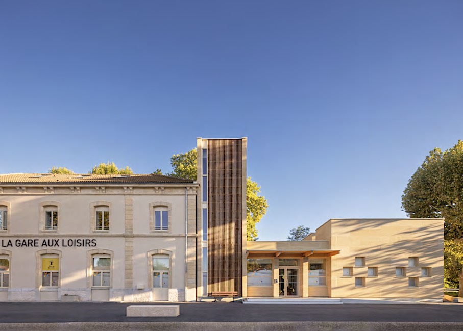 Kategorie Nutzgebäude: „Freizeitbahnhof Calvisson“ (La Gare aux Loisiers de Calvisson).