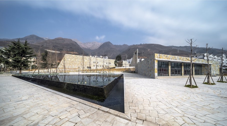 Gedenkstätte für die Opfer des Erdbebens von 2014 in der Stadt Longtoushan Town in China.