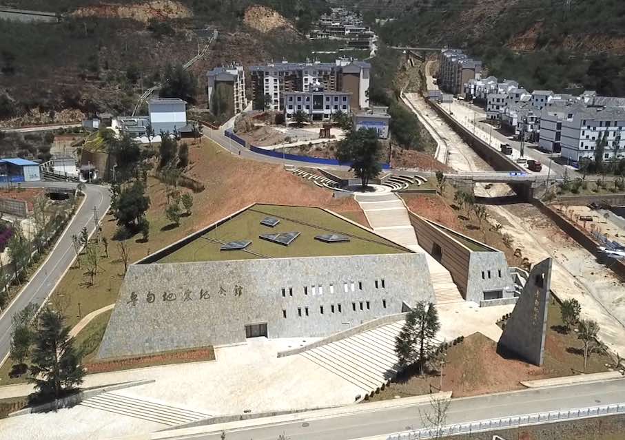 Gedenkstätte für die Opfer des Erdbebens von 2014 in der Stadt Longtoushan Town in China.