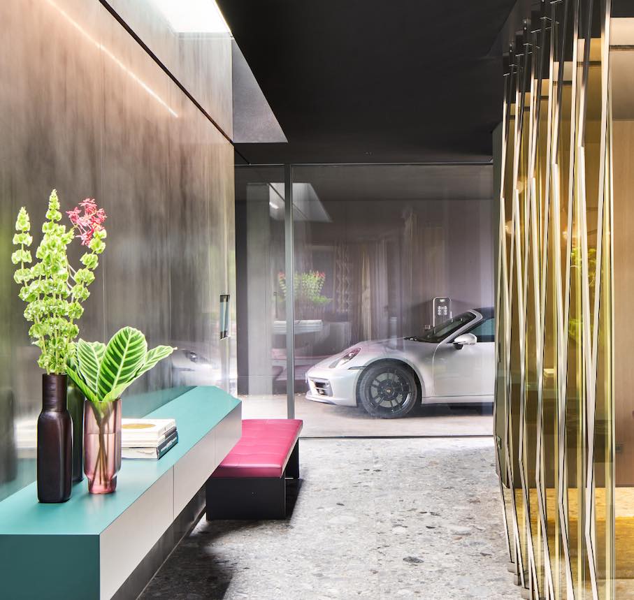 The house “Counterpoint” is a stage for the client’s newfound appreciation for bold colors, exceptional materials and refined craftsmanship