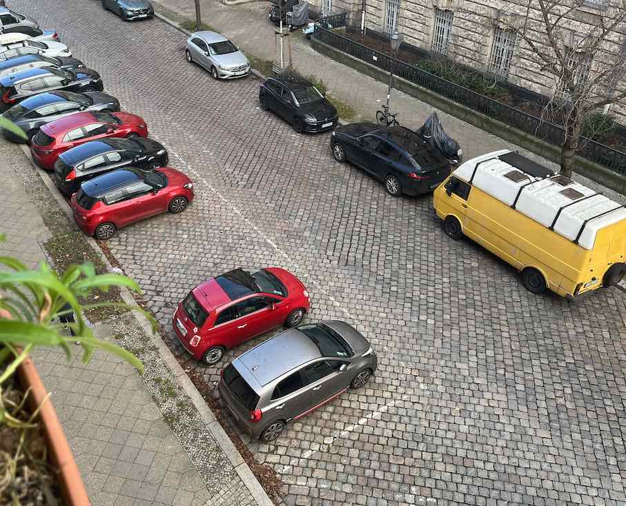 Ein Pflaster gibt einer Straße oder einem Weg ein Erscheinungsbild.