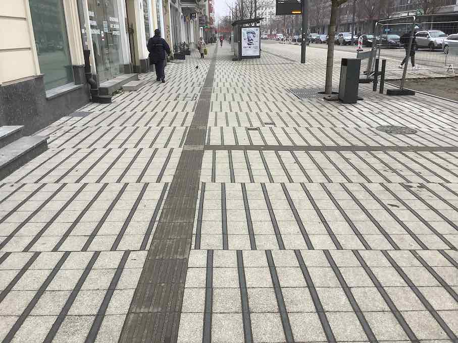 Ein Pflaster gibt einer Straße oder einem Weg ein Erscheinungsbild.