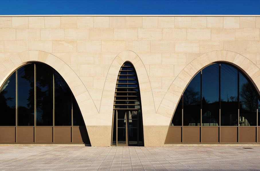 The Architecture Congress at the Stone+tec trade fair in Nuremberg on June 17, 2026, will focus on natural stone as a modern and climate-friendly building material