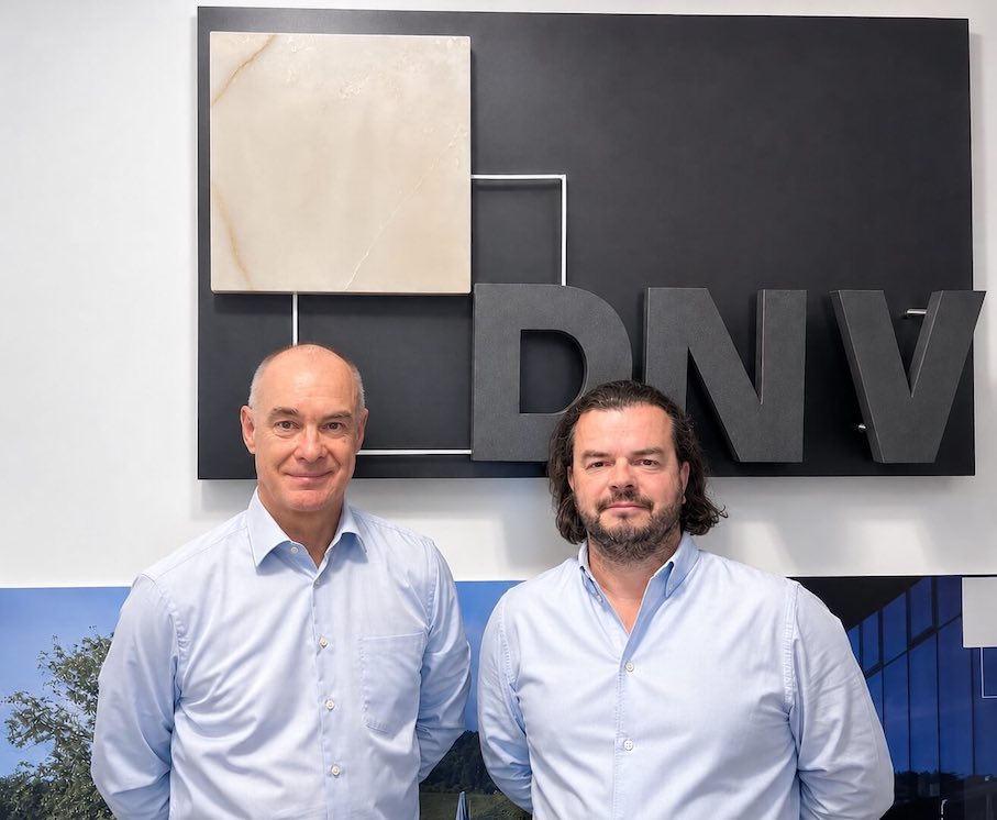 DNV-Geschäftsführer: Links Reiner Krug, der ausscheidet, rechts Daniel Kordmann, der dessen Rolle übernimmt. Foto: DNV Würzburg