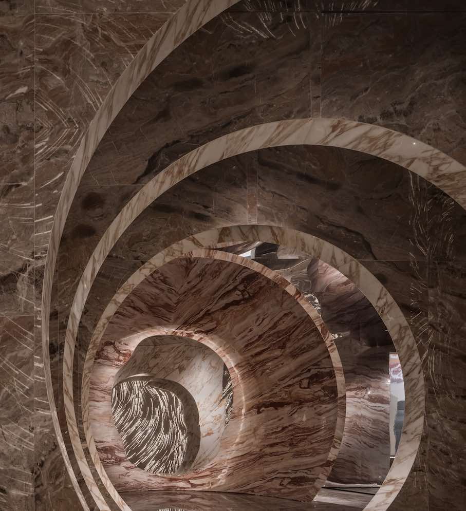 The Xiamen Habitat Design and Life Festival at Xiamen Stone Fair 2026 had “The Sensory Theatre of Stone” as its motto and presented home decor by seven designers from China and one from Italy