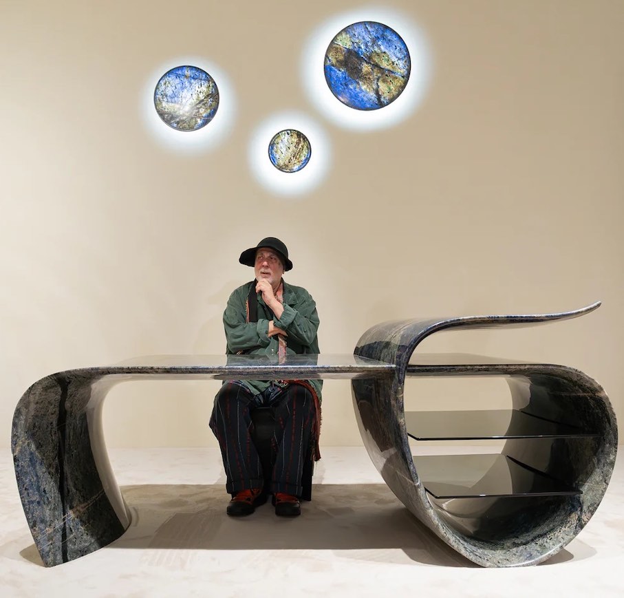 Design: Ron Arad. ONELINER.