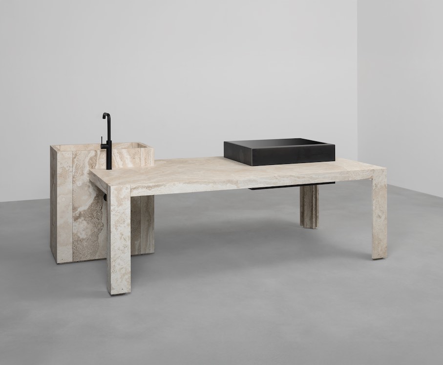 The “Fidia” kitchen from Italian Vaselli company.
