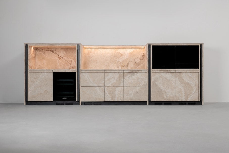 The “Fidia” kitchen from Italian Vaselli company.