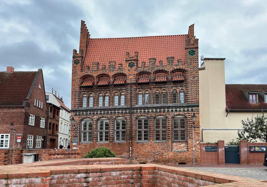 Fassadenkunst in Wismar.