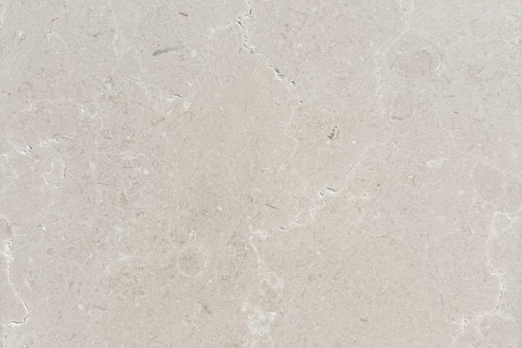 New in the Stone Finder: WHITE PALLADIO limestone with an exceptionally luminous tone, ideal for bespoke finishes, quarried by Grassi Pietre company in Italy